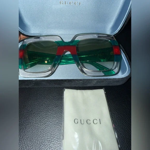 Gucci Emerald Green Sunglasses - Picture 2 of 11